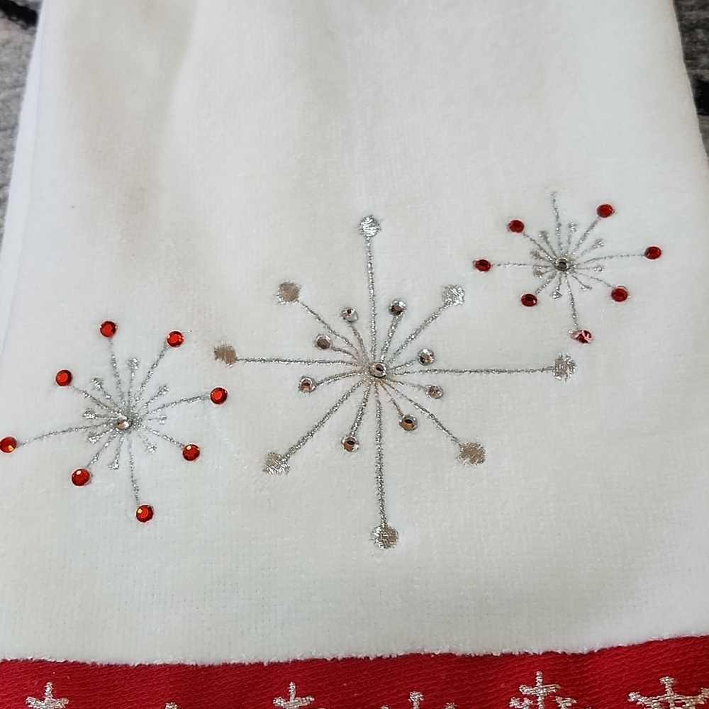 WISH FOR JOY EMBROIDERED RHINESTONES SNOWFLAKES 2-PC DISPLAY TOWEL SET - Picture 3 of 12